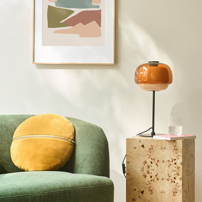 Lampe à poser Kinako orange foncé – mise en ambiance salon