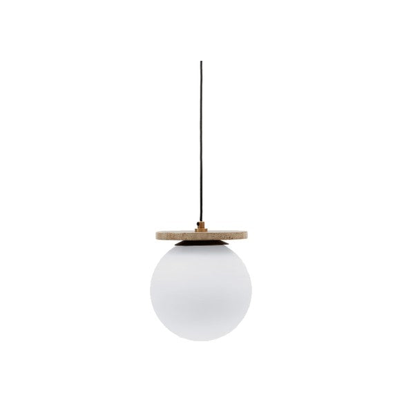 Plafonnier Alba avec globe en verre émaillé blanc, disque en travertin et câble noir, sur fond blanc